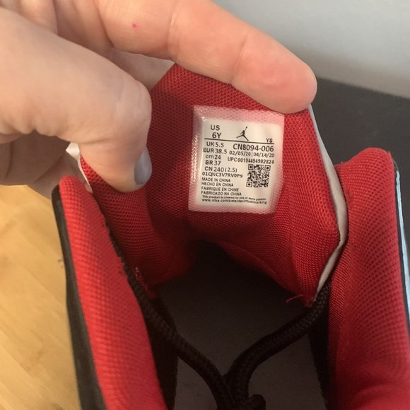 Nike Air Jordan Max Aura 2 Black/Red Youth Sneakers Shoes CN8094-006 Size 6Y EUC - Picture 9 of 9